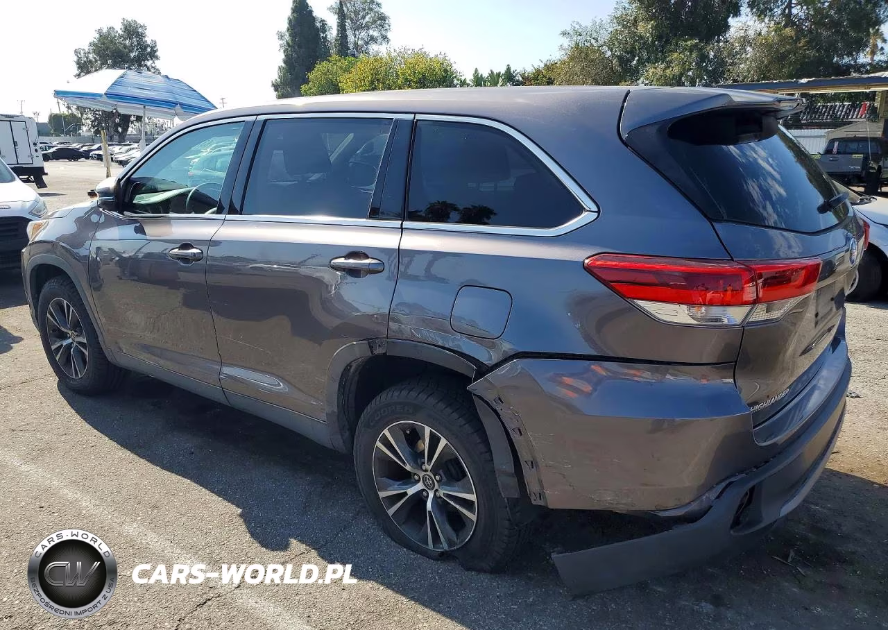 2019 Toyota Highlander Le VIN:5TDZARFH0KS048040 - 2