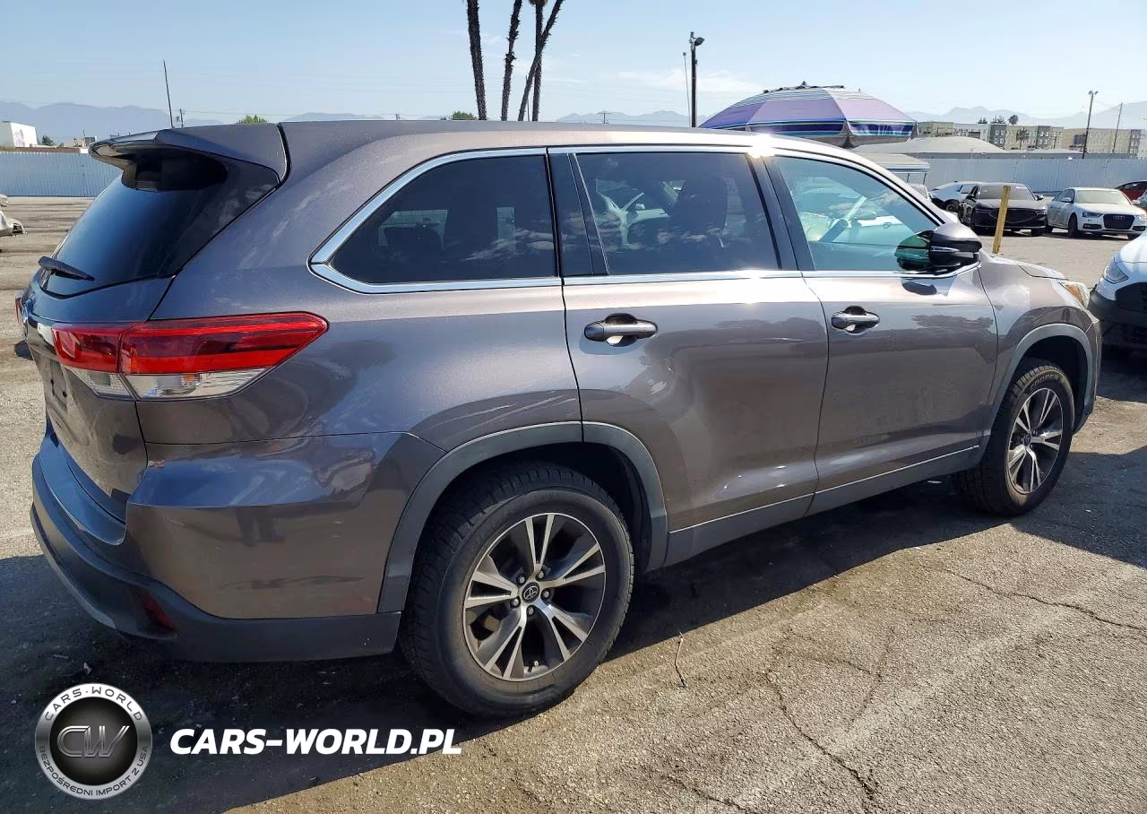 2019 Toyota Highlander Le VIN:5TDZARFH0KS048040 - 3