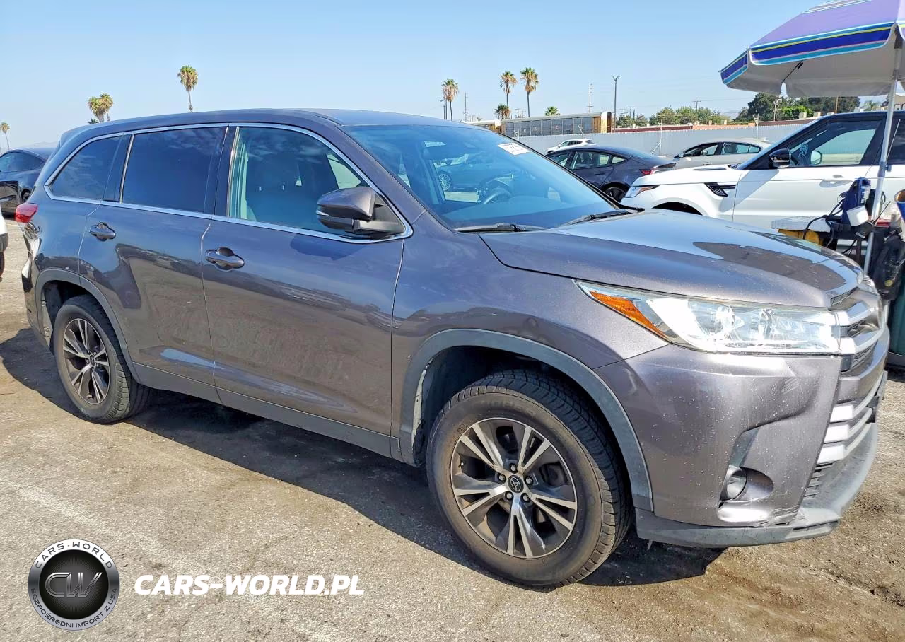 2019 Toyota Highlander Le VIN:5TDZARFH0KS048040 - 4
