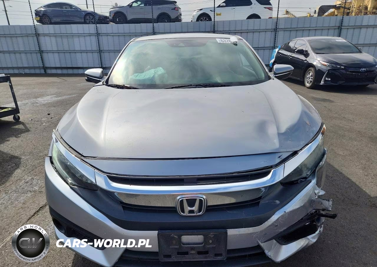 2018 Honda Civic Touring VIN:2HGFC3B97JH354868 - 5