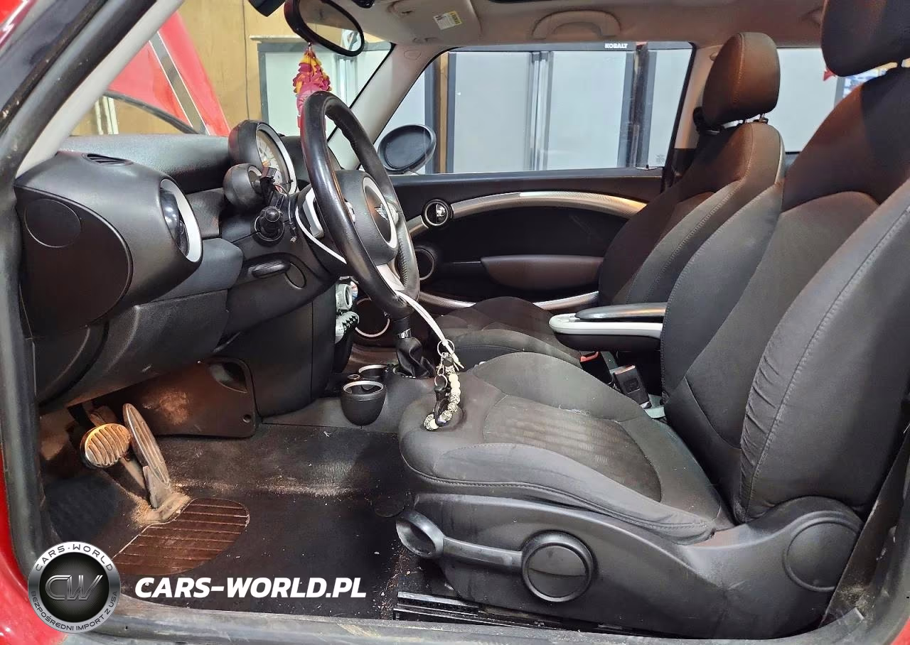 2009 Mini Cooper S VIN:WMWMF73539TV39740 - 7