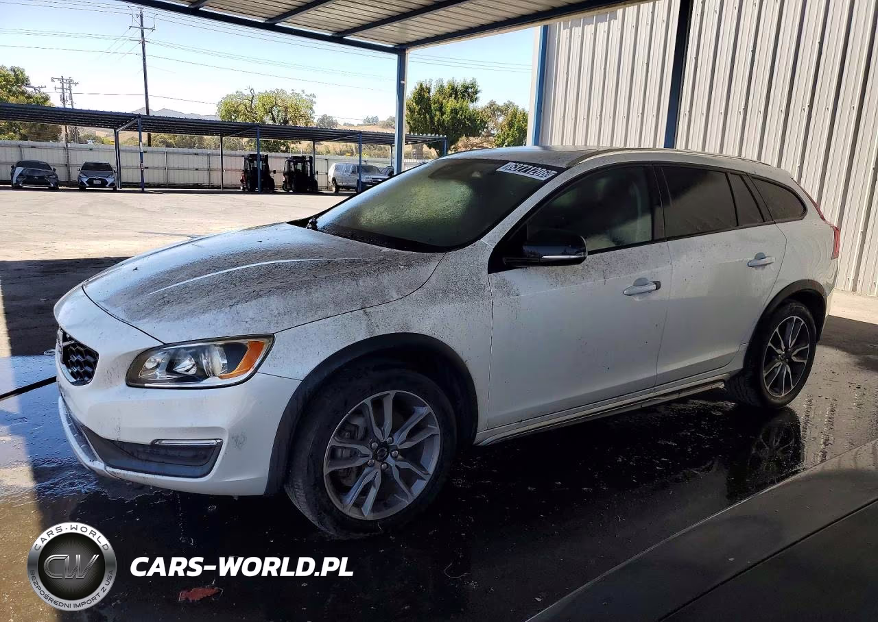 2016 Volvo V60 Cross Country Premier