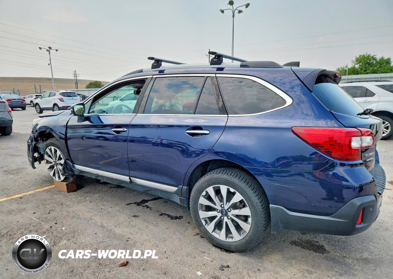 2018 Subaru Outback Touring VIN:4S4BSATC6J3310051 - 2