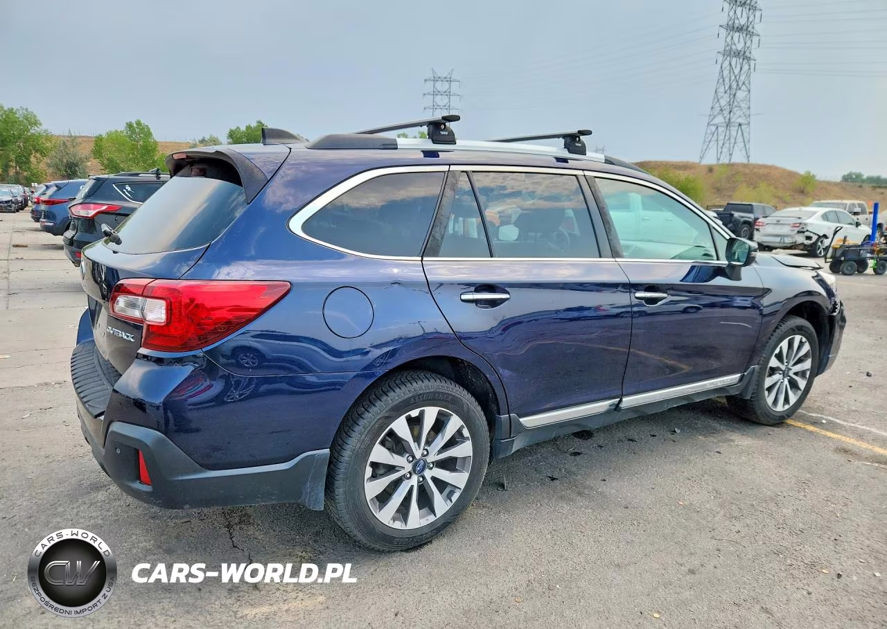 2018 Subaru Outback Touring VIN:4S4BSATC6J3310051 - 3