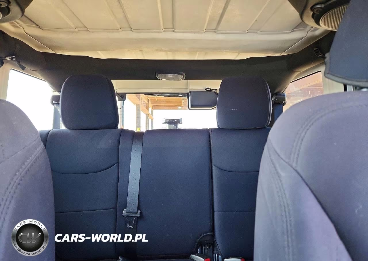 2013 Jeep Wrangler Unlimited Sport VIN:1C4BJWDG2DL625584 - 10