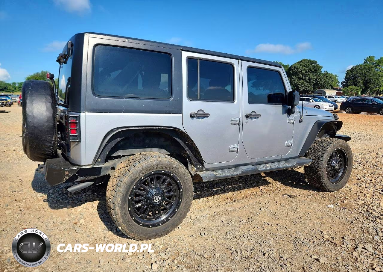 2013 Jeep Wrangler Unlimited Sport VIN:1C4BJWDG2DL625584 - 3
