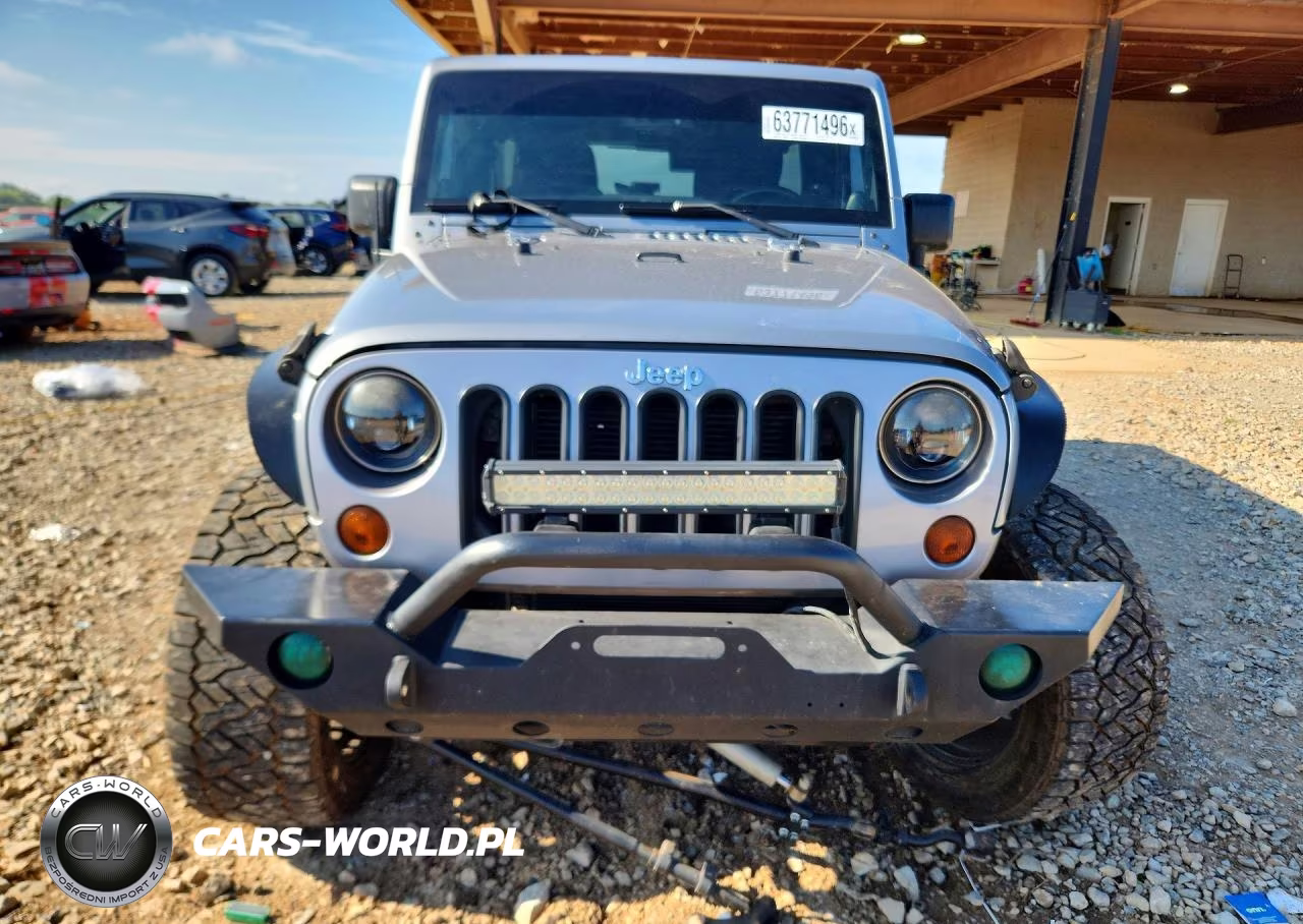 2013 Jeep Wrangler Unlimited Sport VIN:1C4BJWDG2DL625584 - 5