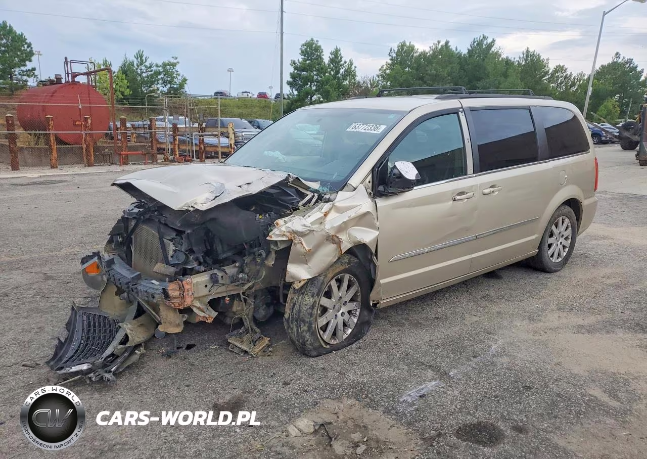 2015 Chrysler Town & Country Touring – zdjęcie 1 z 13