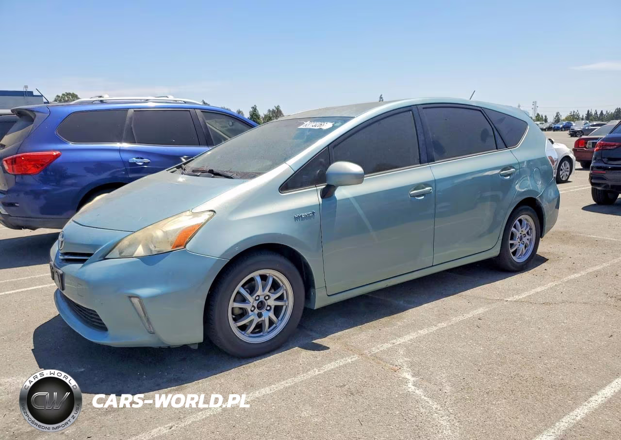 2013 Toyota Prius V Two – zdjęcie 1 z 12