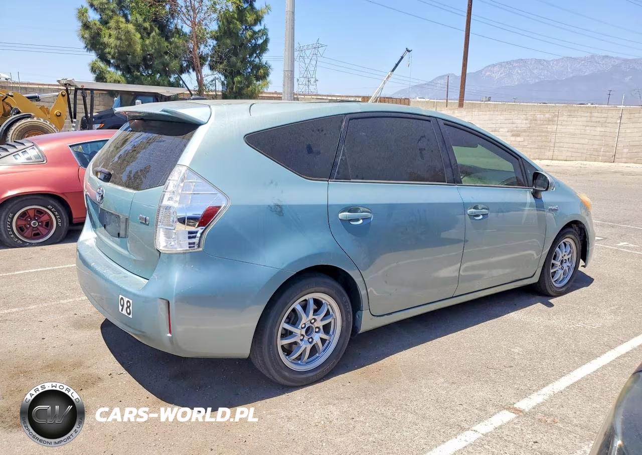 2013 Toyota Prius V Two VIN:JTDZN3EU7D3247686 - 3