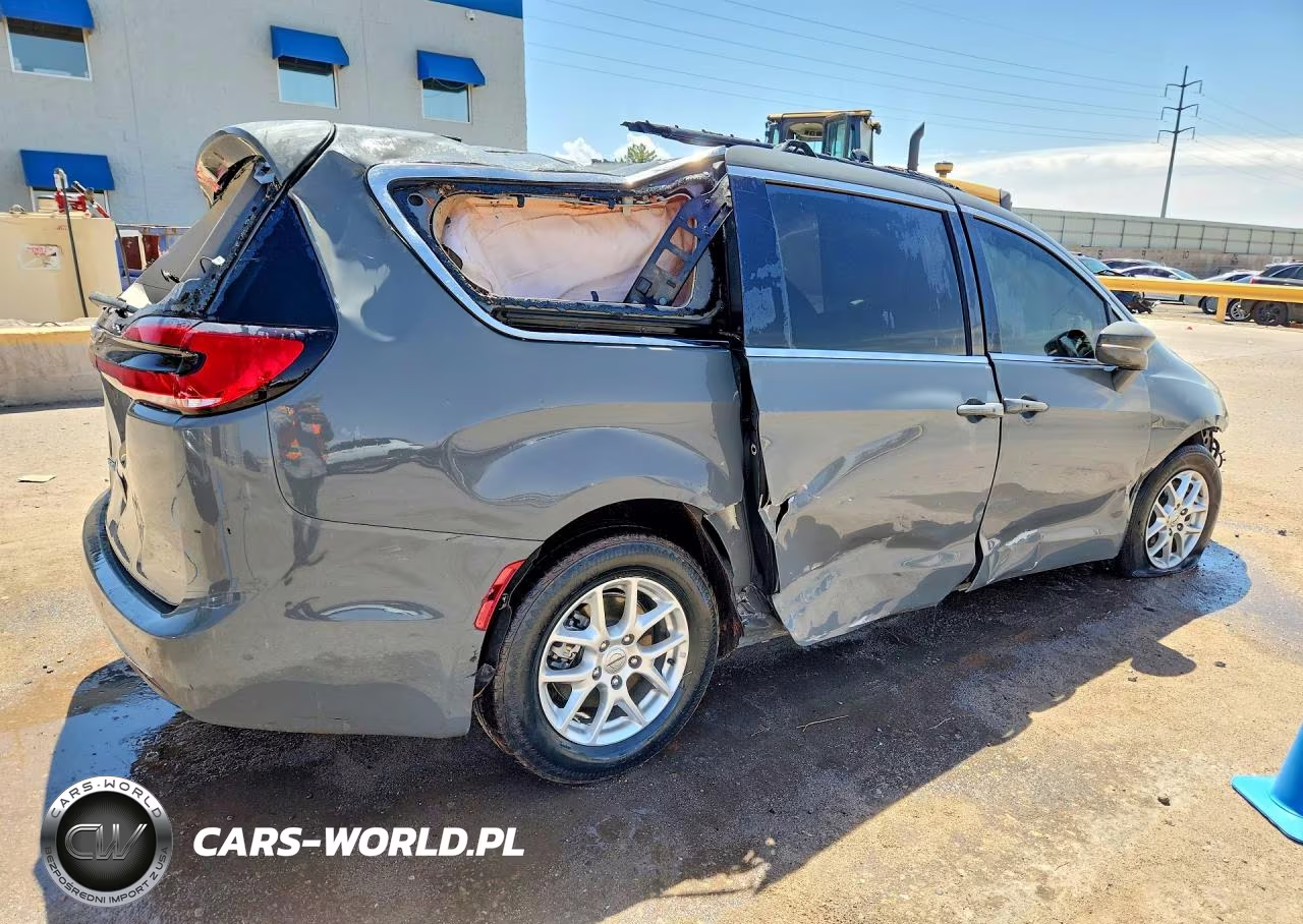 2022 Chrysler Pacifica Touring L VIN:2C4RC1BG1NR154521 - 3