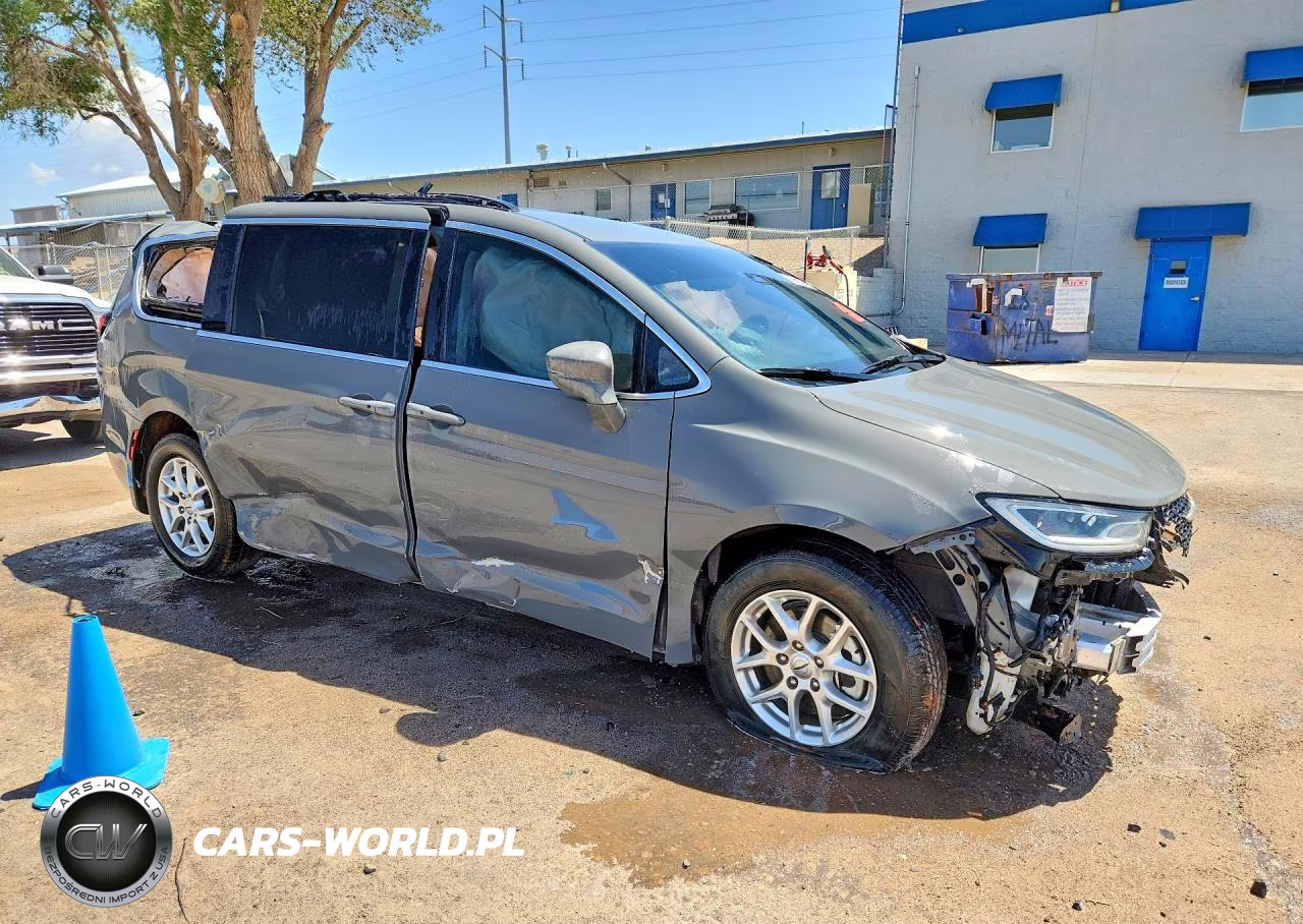 2022 Chrysler Pacifica Touring L VIN:2C4RC1BG1NR154521 - 4
