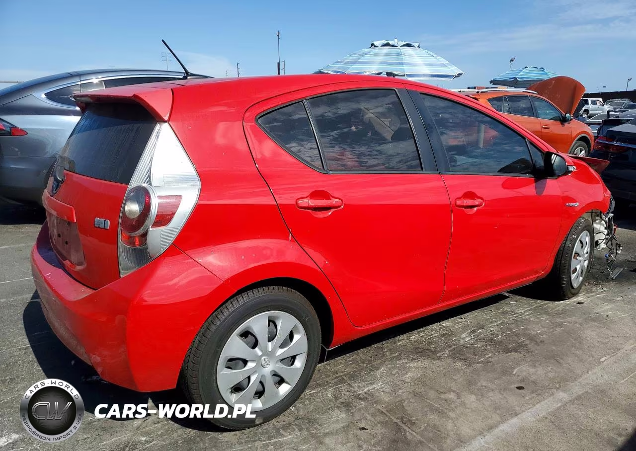 2012 Toyota Prius C Three VIN:JTDKDTB39C1019618 - 3