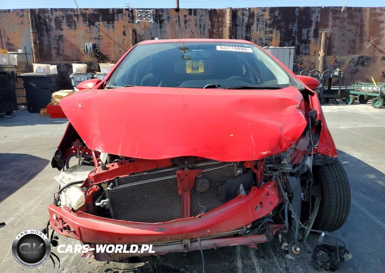 2012 Toyota Prius C Three VIN:JTDKDTB39C1019618 - 5