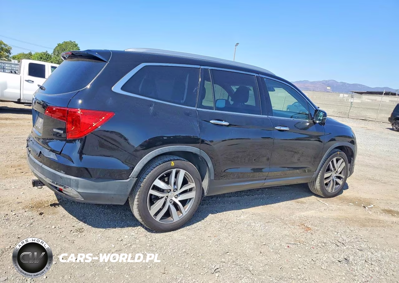 2017 Honda Pilot Touring VIN:5FNYF5H97HB016193 - 3