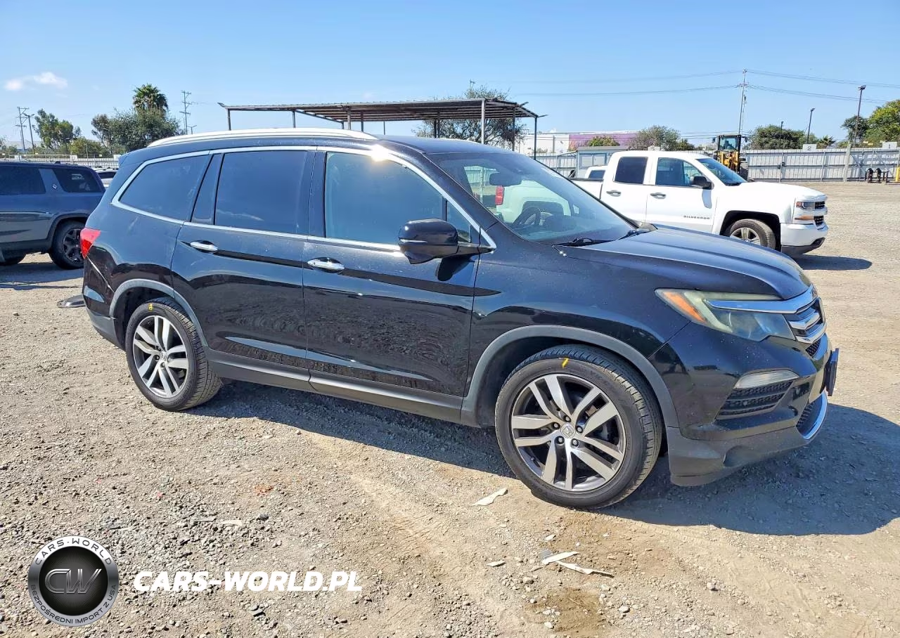 2017 Honda Pilot Touring VIN:5FNYF5H97HB016193 - 4