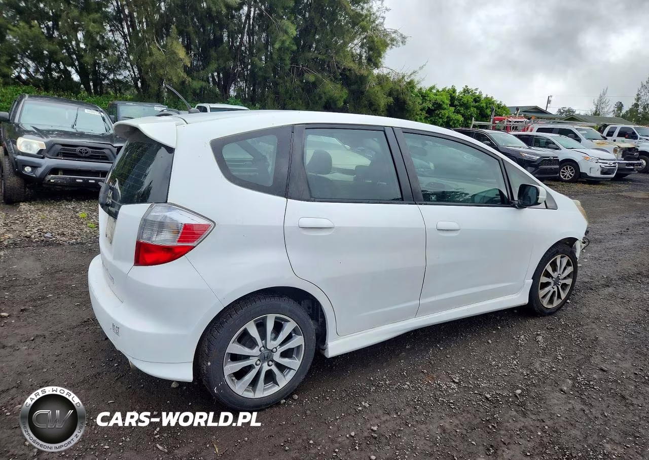 2012 Honda Fit Sport VIN:JHMGE8H52CC008102 - 3