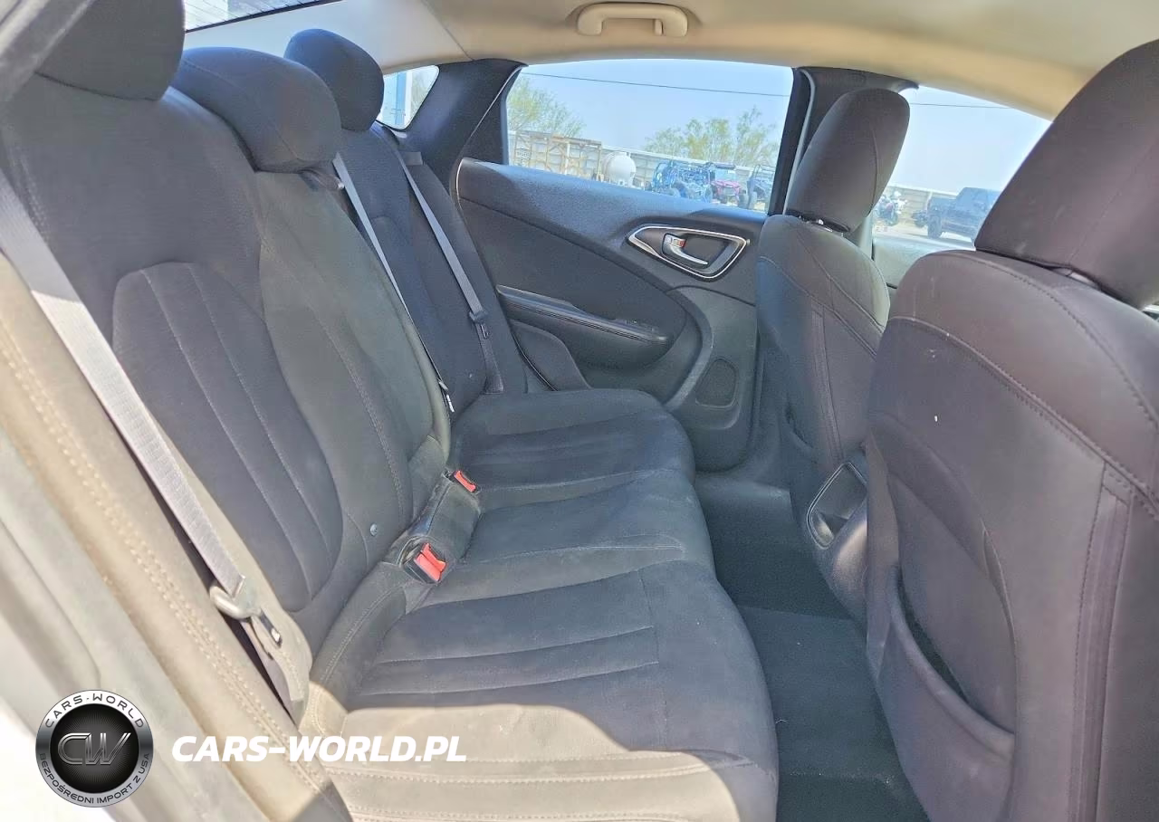 2016 Chrysler 200 Lx VIN:1C3CCCFB6GN186322 - 10