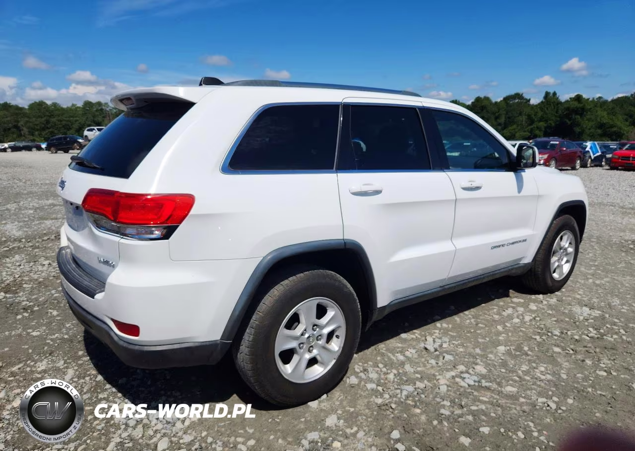 2015 Jeep Grand Cherokee Laredo VIN:1C4RJEAG1FC926590 - 3