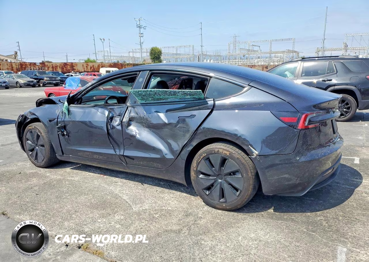 2024 Tesla Model 3 VIN:5YJ3E1EA7RF747390 - 2