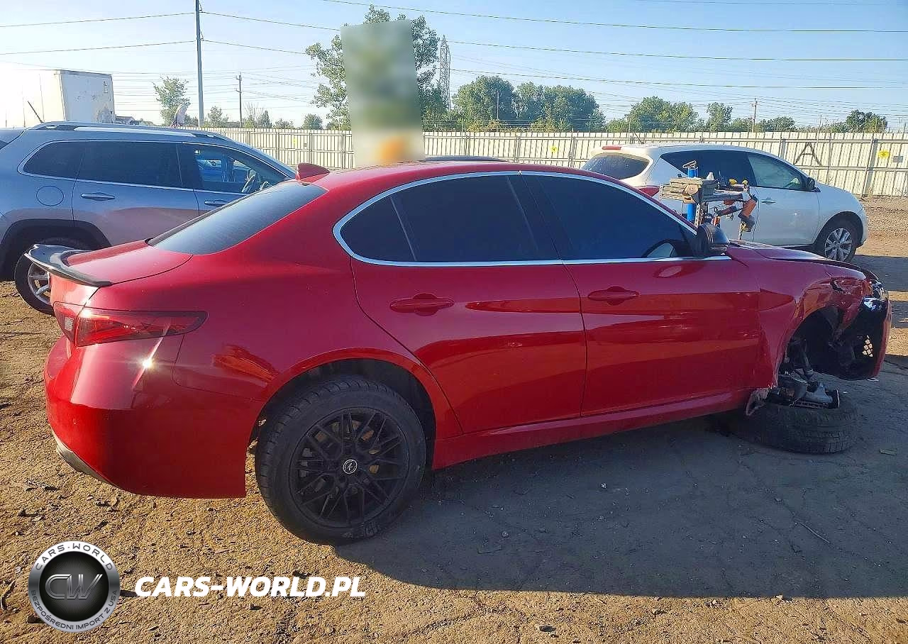 2018 Alfa Romeo Giulia Q4 VIN:ZARFAEDN5J7588857 - 3