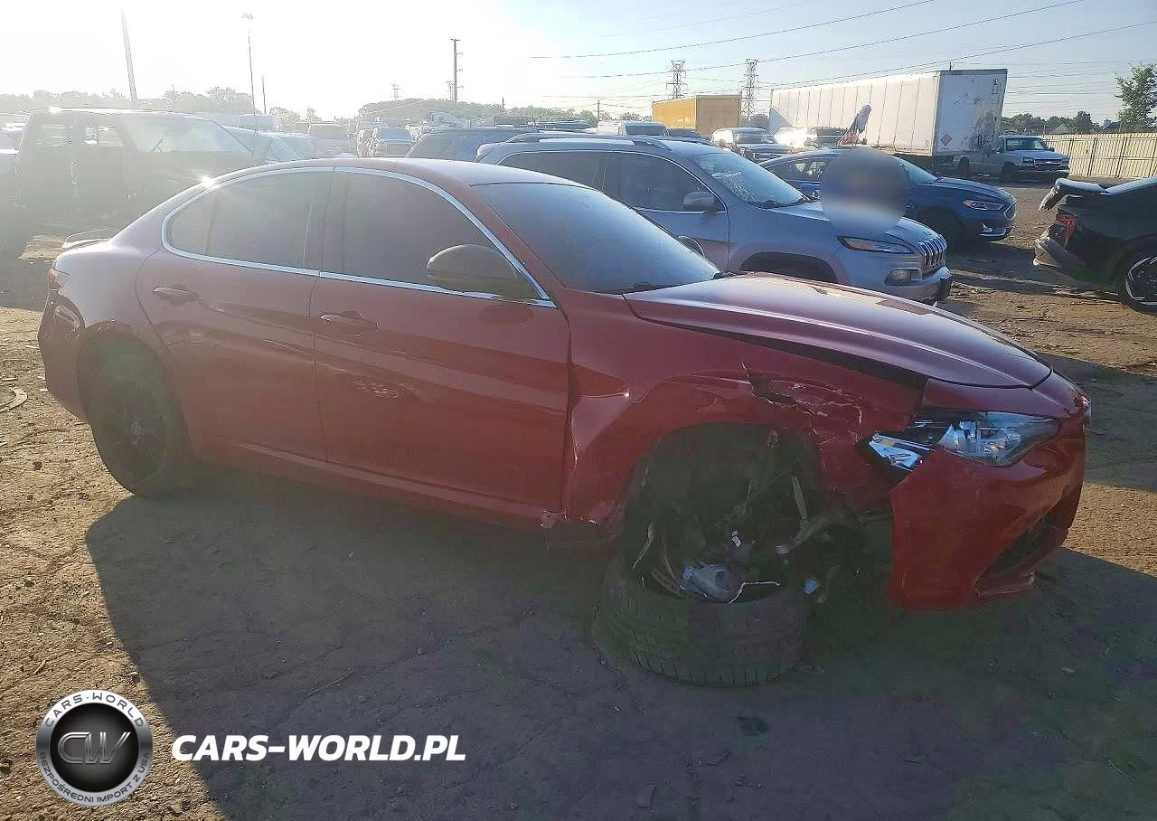 2018 Alfa Romeo Giulia Q4 VIN:ZARFAEDN5J7588857 - 4