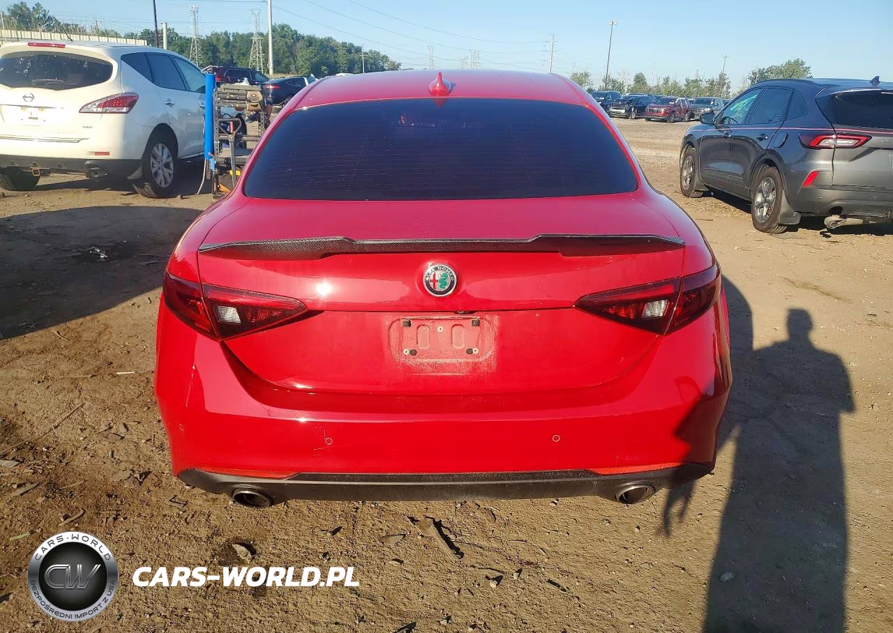 2018 Alfa Romeo Giulia Q4 VIN:ZARFAEDN5J7588857 - 6