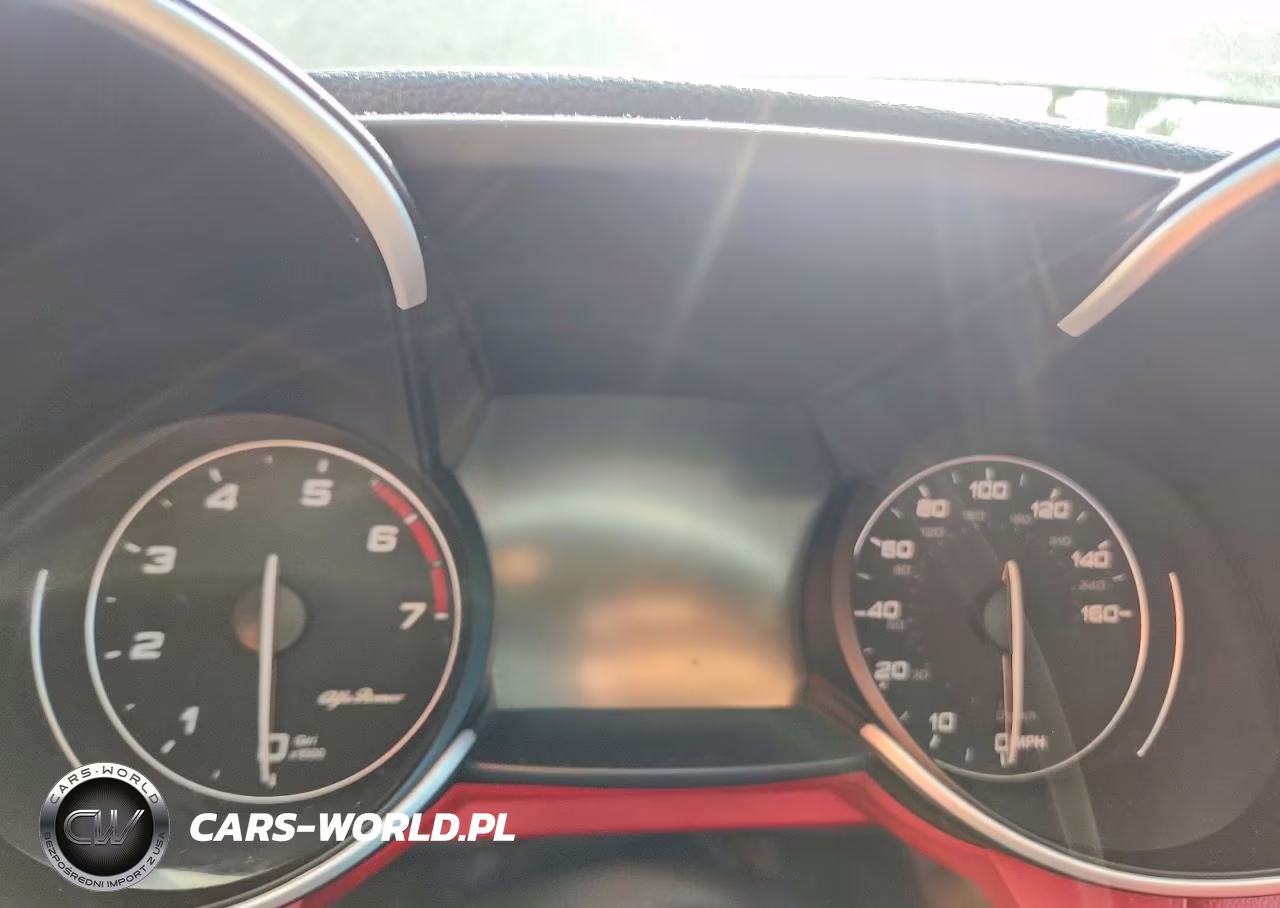 2019 Alfa Romeo Giulia VIN:ZARFAMANXK7620816 - 9