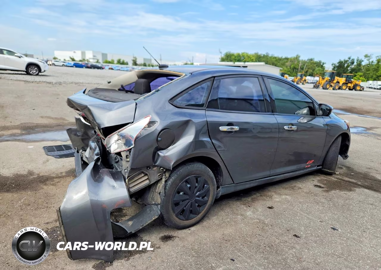 2017 Ford Focus S VIN:1FADP3E27HL202441 - 3