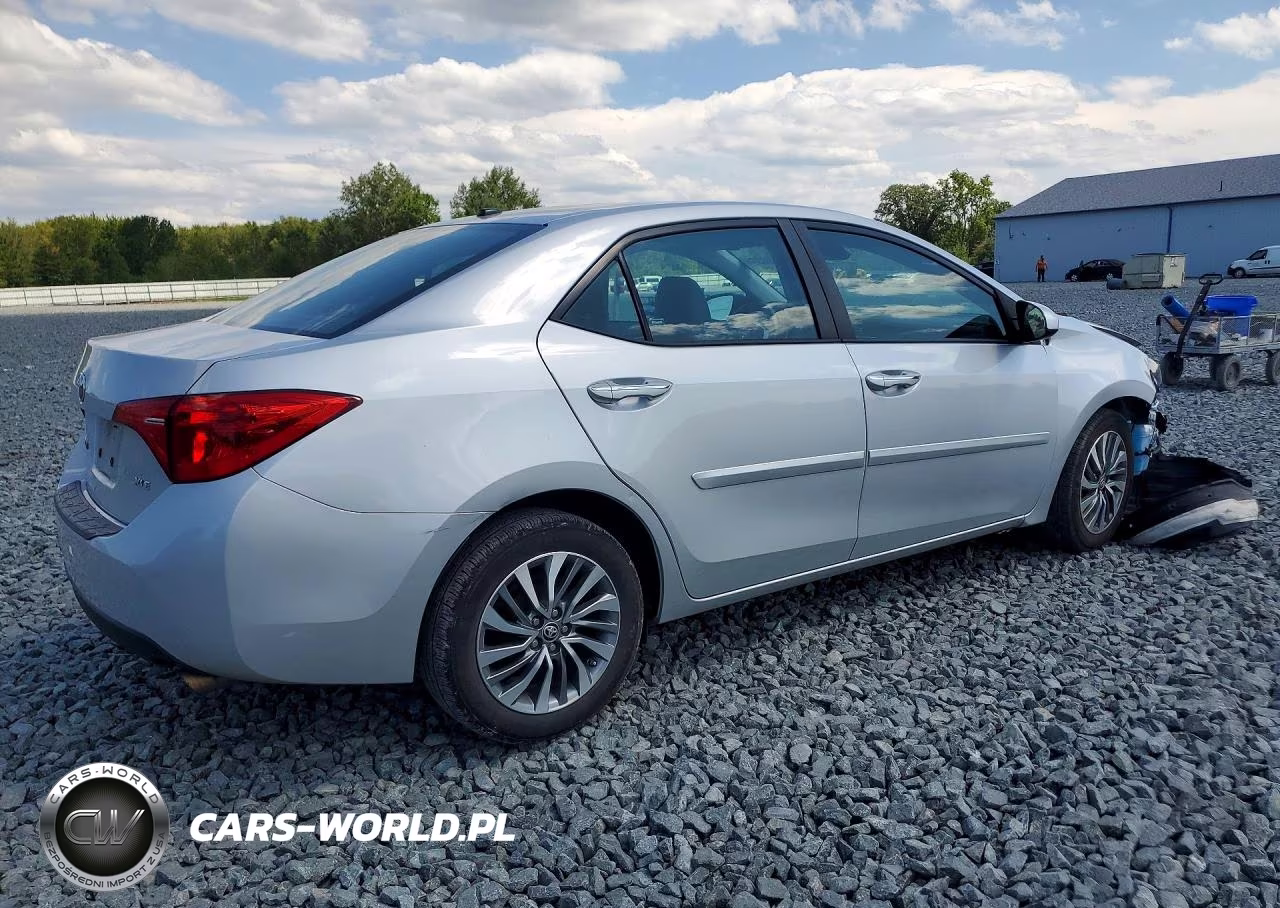 2018 Toyota Corolla Xle VIN:2T1BURHE9JC047505 - 3