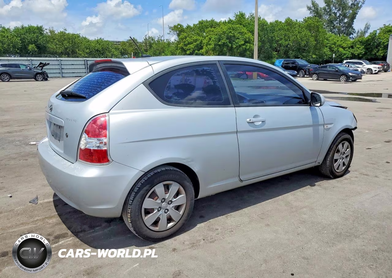 2011 Hyundai Accent Gs VIN:KMHCM3AC7BU195162 - 3