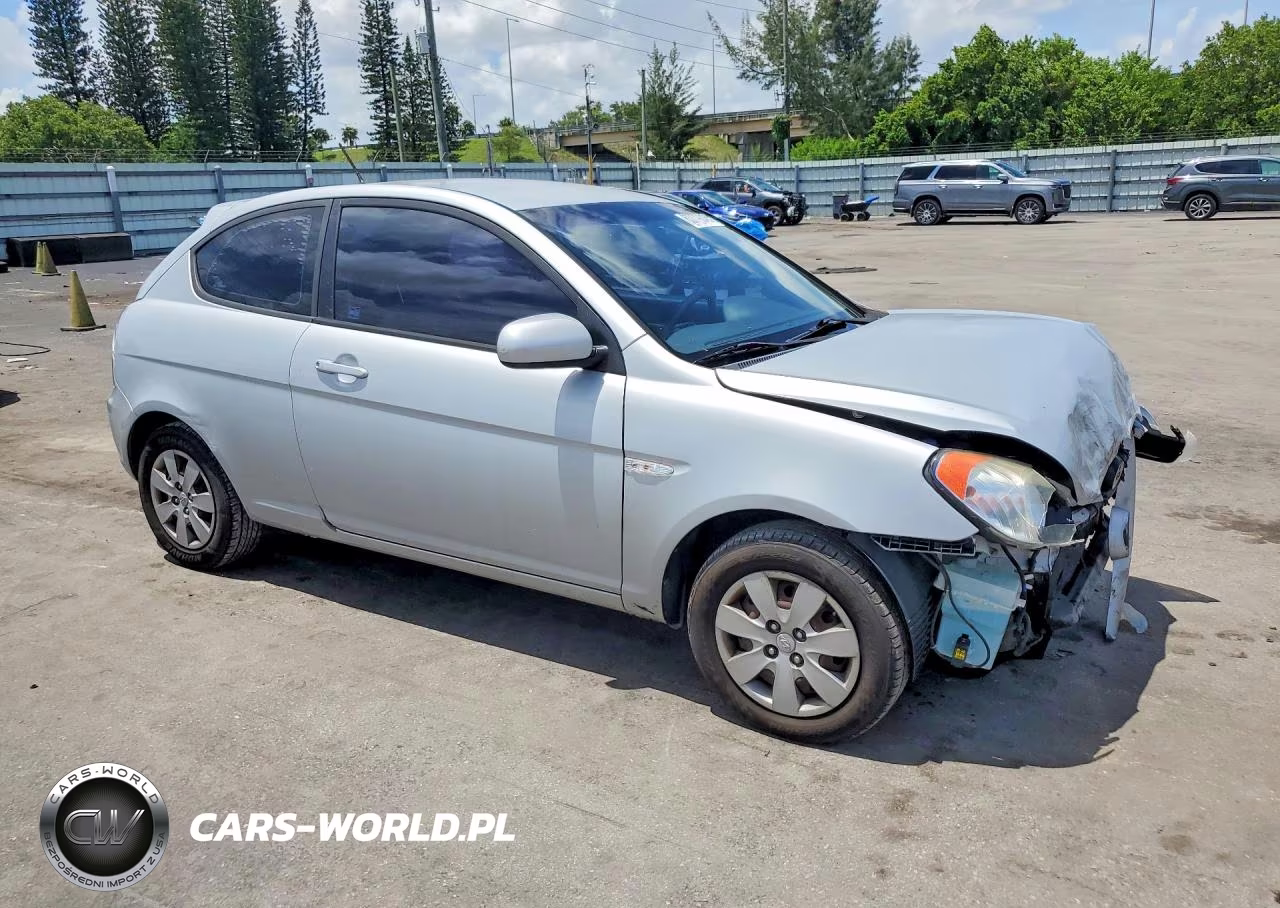 2011 Hyundai Accent Gs VIN:KMHCM3AC7BU195162 - 4