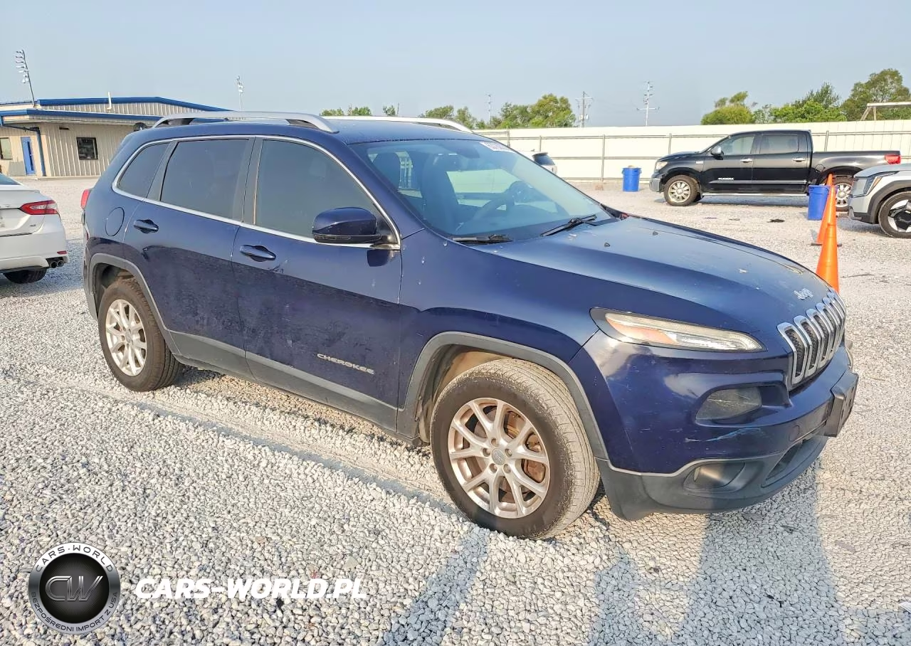 2015 Jeep Cherokee Latitude VIN:1C4PJLCB5FW516242 - 4
