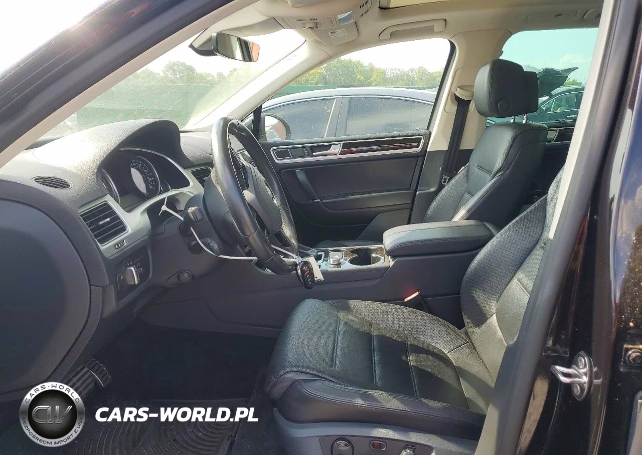2017 Volkswagen Touareg Executive VIN:WVGGF7BPXHD003391 - 7