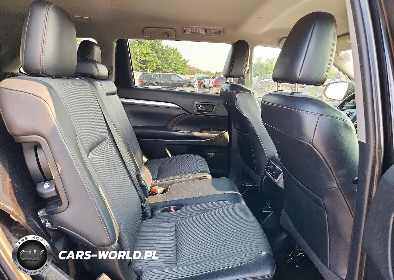 2019 Toyota Highlander Le Plus VIN:5TDBZRFH4KS993275 - 11