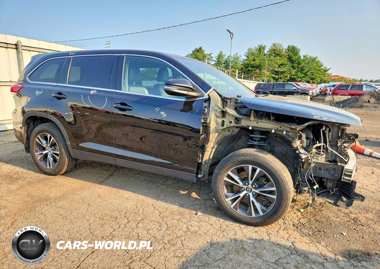 2019 Toyota Highlander Le Plus VIN:5TDBZRFH4KS993275 - 4