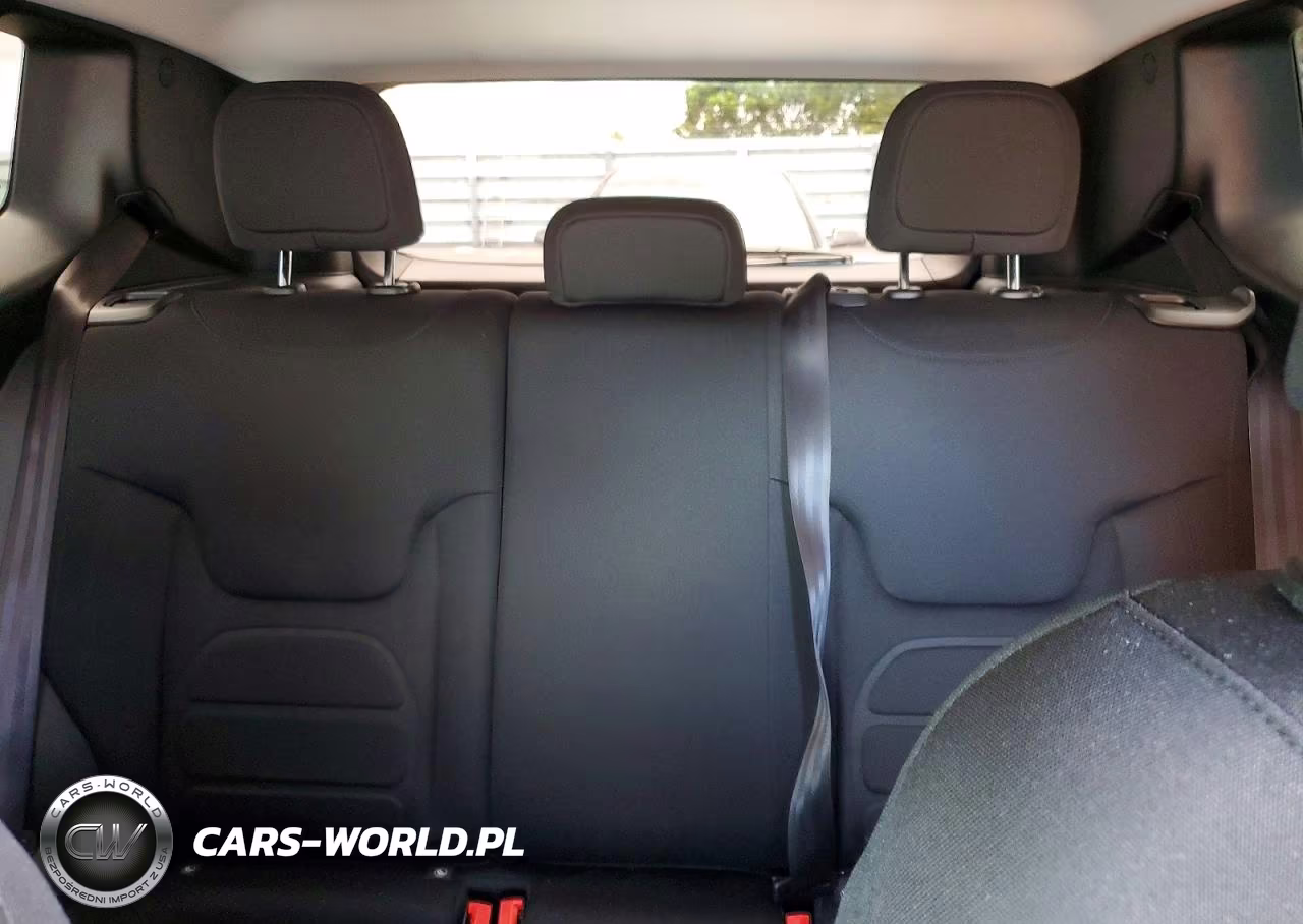 2022 Jeep Renegade Latitude VIN:ZACNJDB12NPN79412 - 10