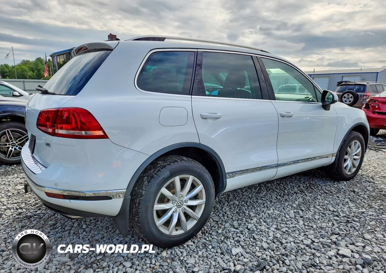 2016 Volkswagen Touareg Sport VIN:WVGEF9BP9GD006400 - 3