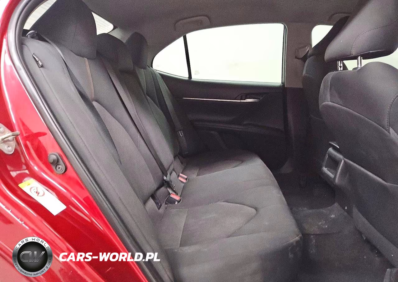 2018 Toyota Camry Le VIN:4T1B11HK7JU643324 - 10