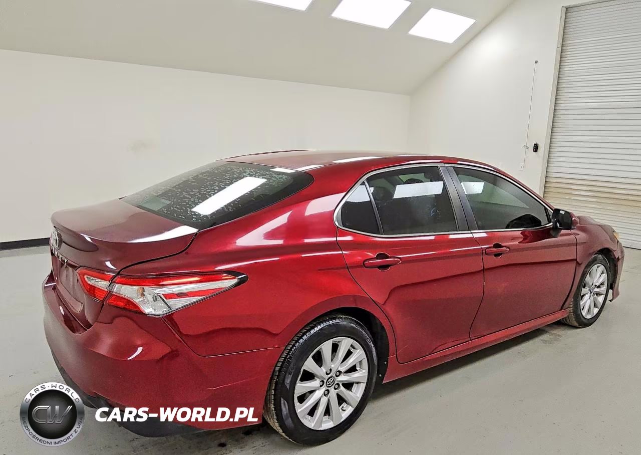 2018 Toyota Camry Le VIN:4T1B11HK7JU643324 - 3