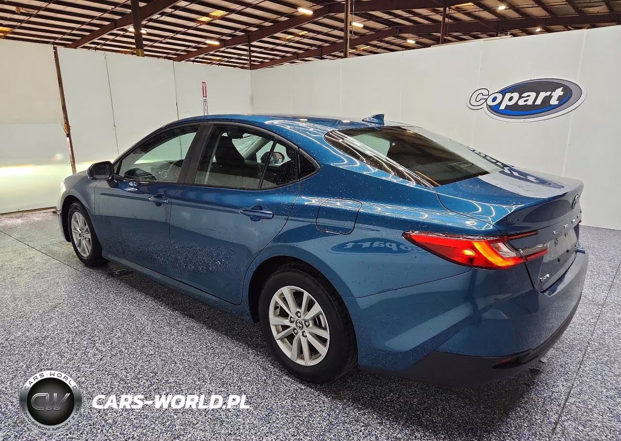 2025 Toyota Camry Le VIN:4T1DAACK9SU585198 - 2