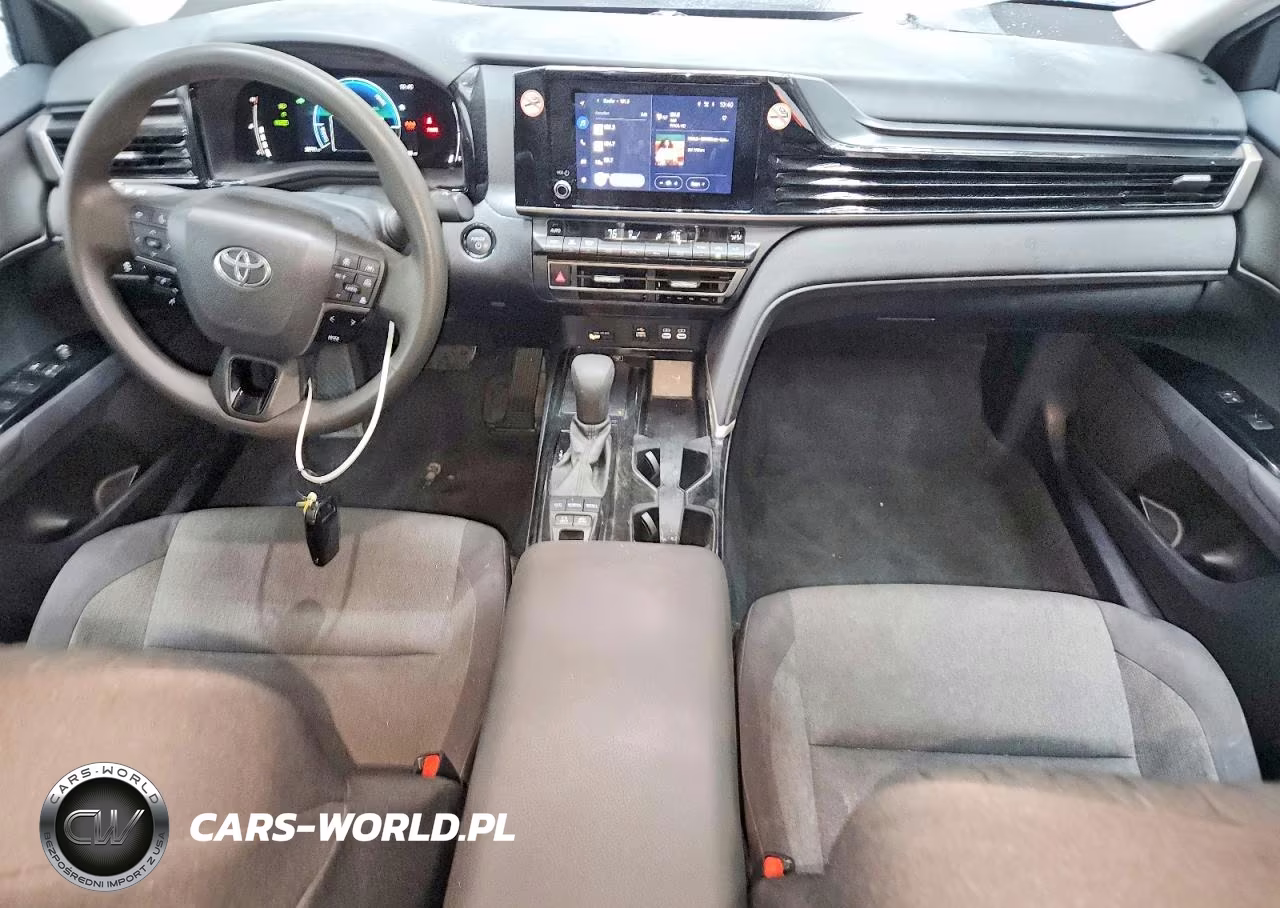 2025 Toyota Camry Le VIN:4T1DAACK9SU585198 - 8