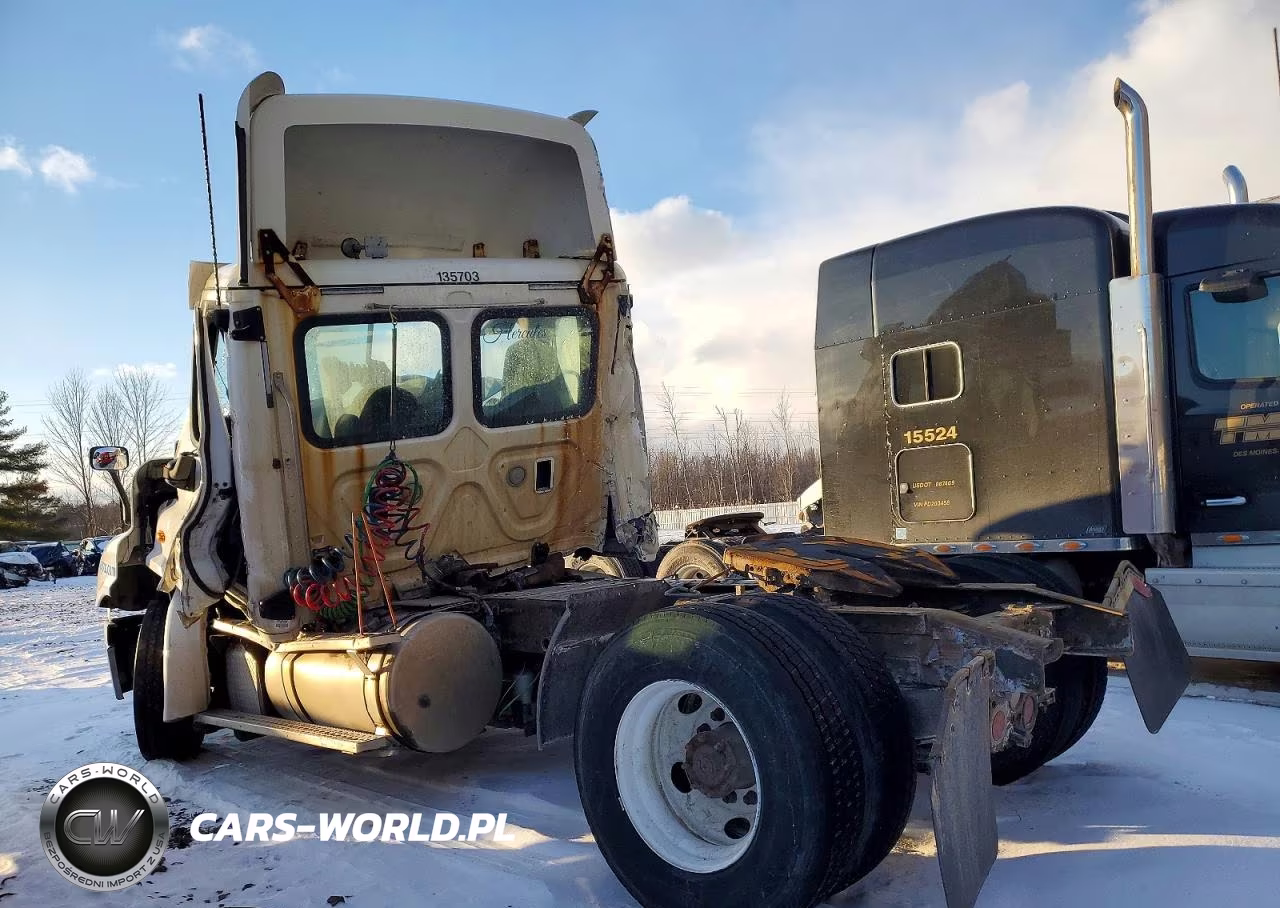 2017 Freightliner Cascadia 113 Semi Truck VIN:1FUBGBDV1HLHH9545 - 3