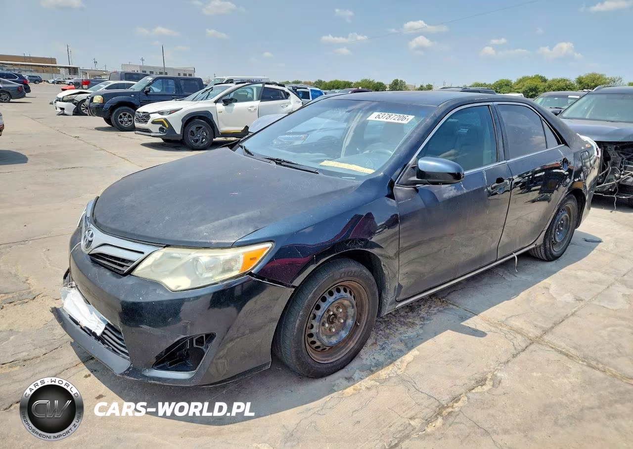 2014 Toyota Camry Le – zdjęcie 1 z 12