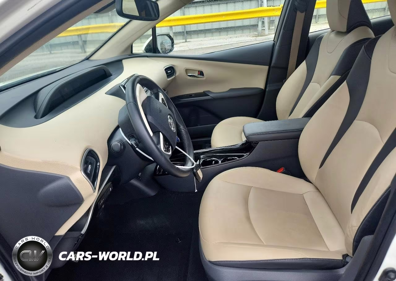 2017 Toyota Prius Four VIN:JTDKARFU0H3531147 - 7