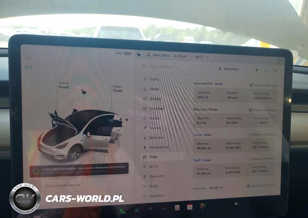 2023 Tesla Model Y VIN:7SAYGDEE6PF752147 - 9