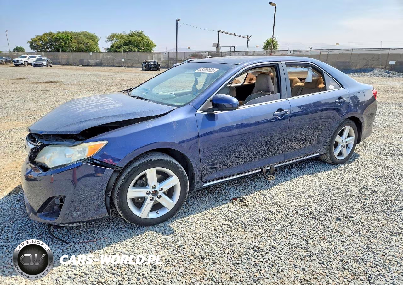 2014 Toyota Camry Le – zdjęcie 1 z 12