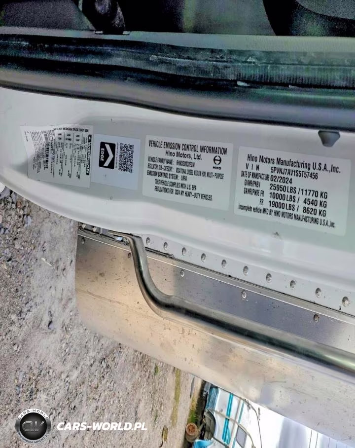 2025 Hino L6 Box Truck VIN:5PVNJ7AV1S5T57456 - 10