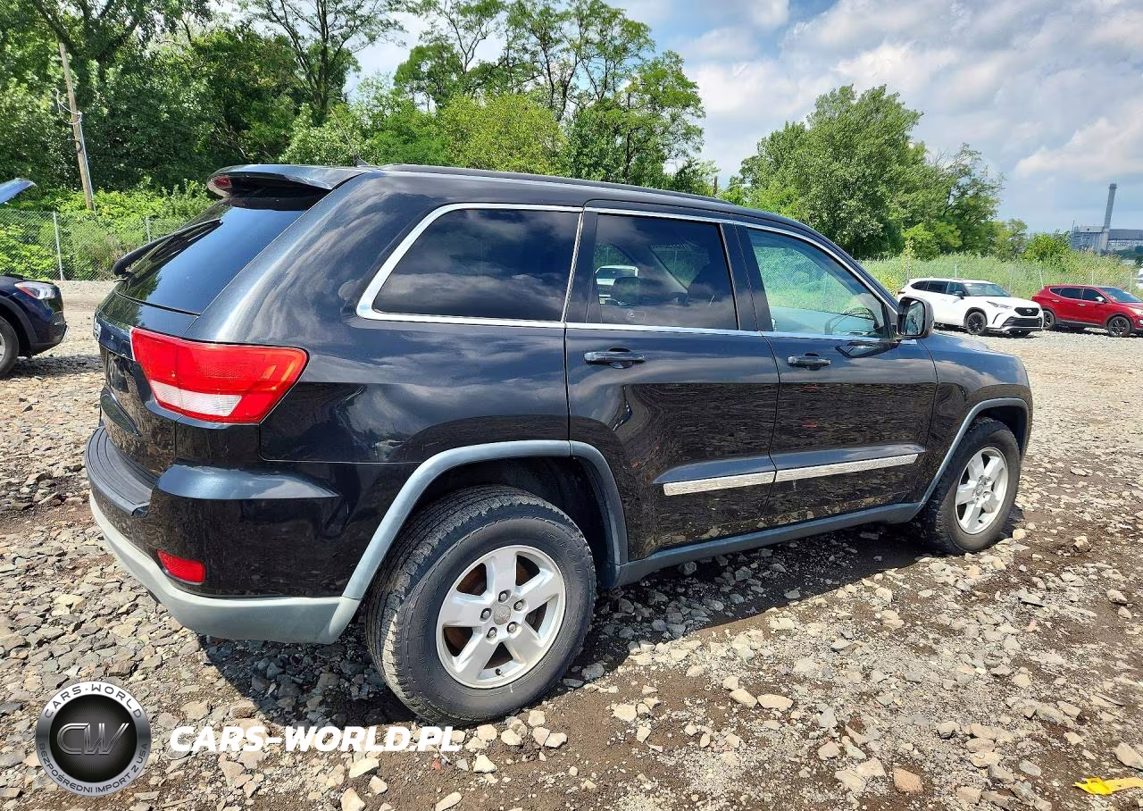 2013 Jeep Grand Cherokee Laredo VIN:1C4RJFAG5DC537292 - 3