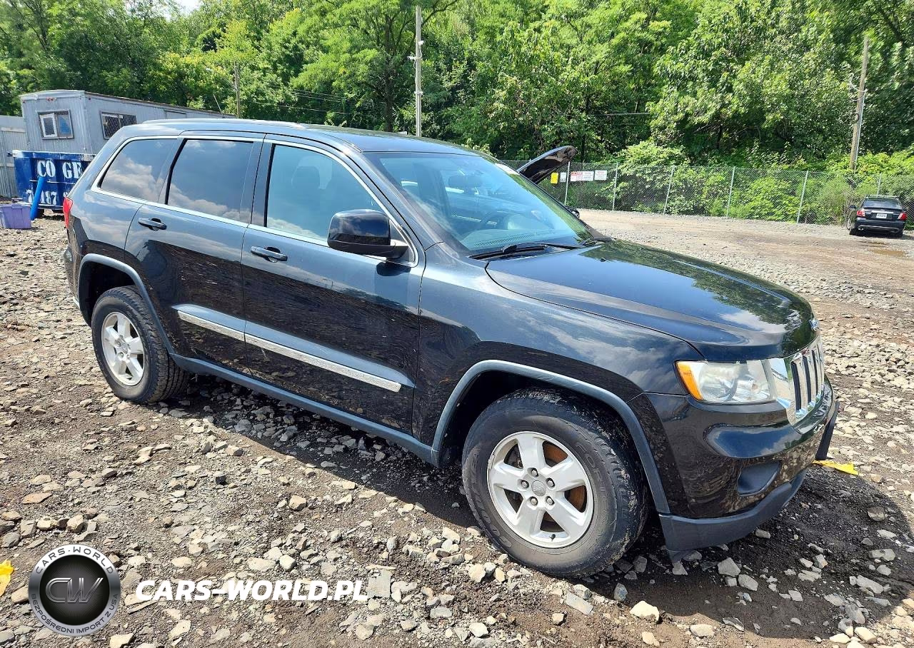 2013 Jeep Grand Cherokee Laredo VIN:1C4RJFAG5DC537292 - 4